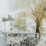 Hostel Leo *