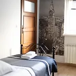 Leo Hostel *